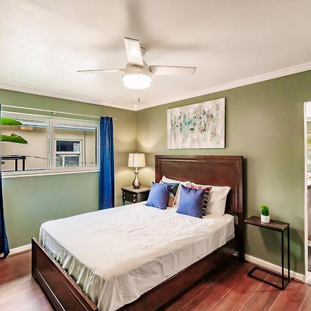 Bnb Hyperion - Updated 1B1B Hideaway - Sleeps 3 Голлівуд Екстер'єр фото