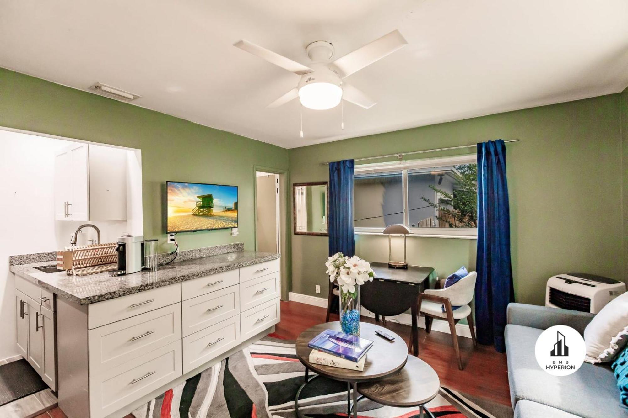 Bnb Hyperion - Updated 1B1B Hideaway - Sleeps 3 Голлівуд Екстер'єр фото